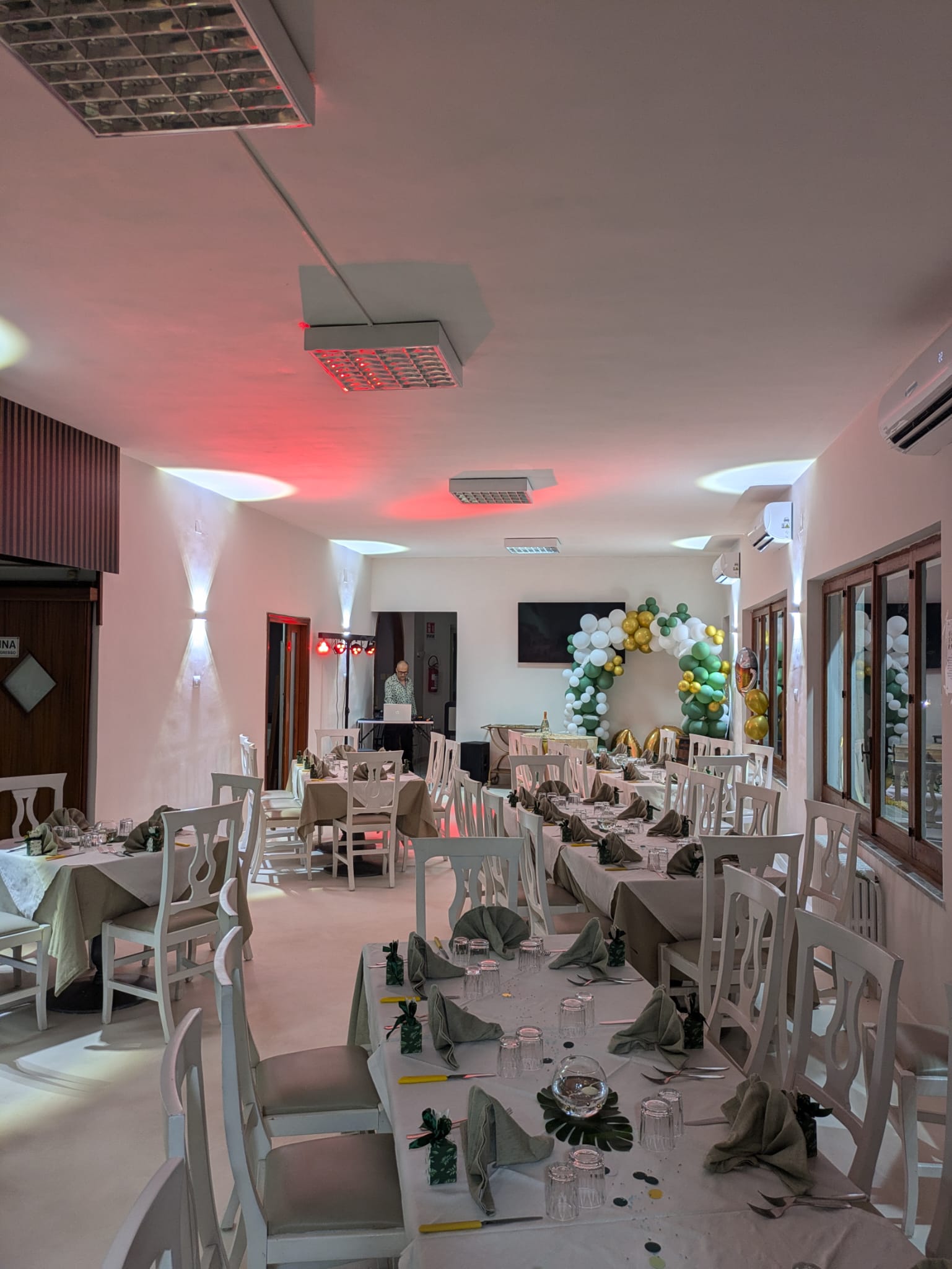 Sala allestita per compleanno al ristorante La Briglia